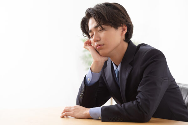 トレント情報開示に悩む男性